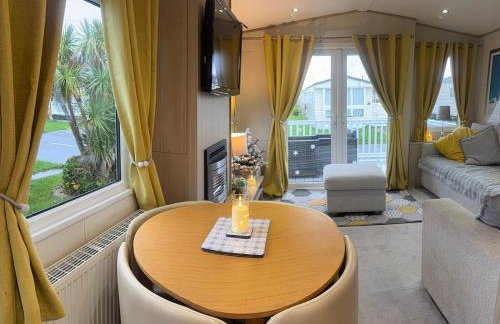 Beautiful Holiday Home 3 Bed Caravan by The Beach, Free Wifi, Games Console, TVs & DVD's, Passes Not Included - Foto 65