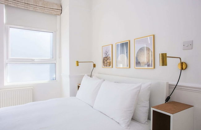 Stylish & Modern 3 Bed Flat in NW London With Garden - Foto 11