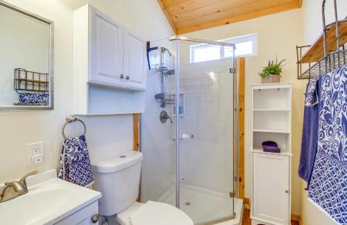 2 Mi to Rainbow Lake: Lovely Lakeside Tiny Home - Foto 16