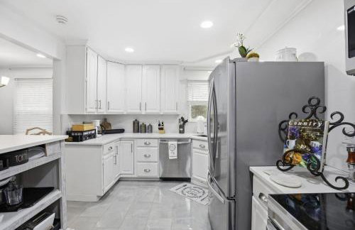 Stylish Hot Tub Retreat with Ping Pong home - Foto 38