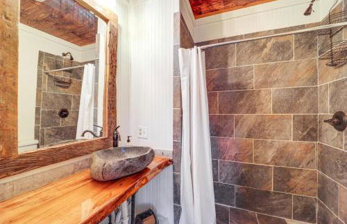 Rural Outdoor Oasis! Edgemont Cabin with Fire Pit - Foto 15