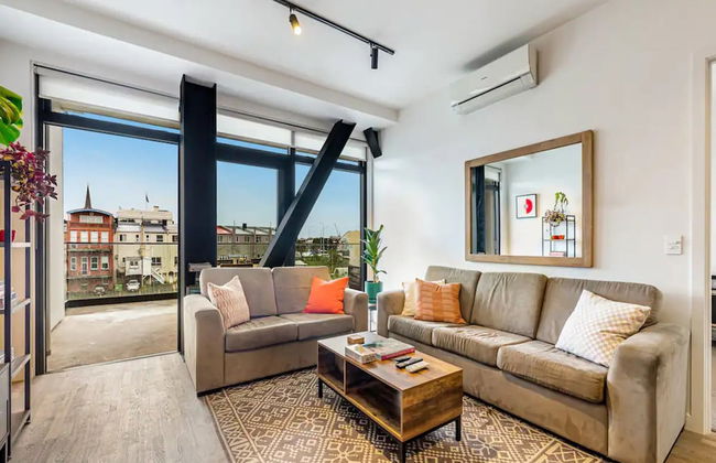 Modern Living In Prime Location! - Foto 4