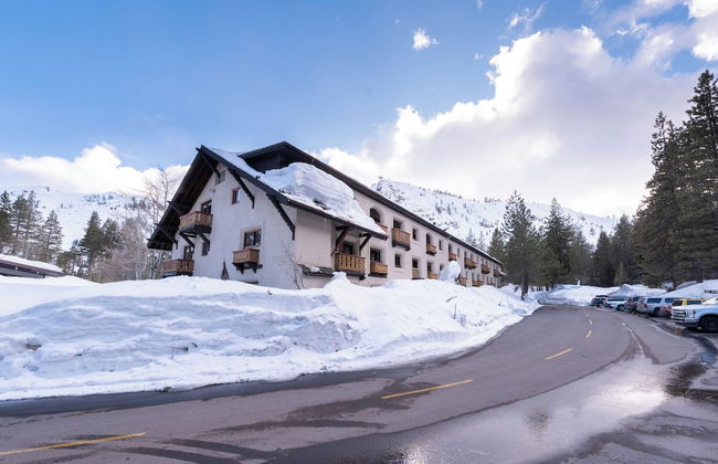 Olympic Village Inn - Photo 52