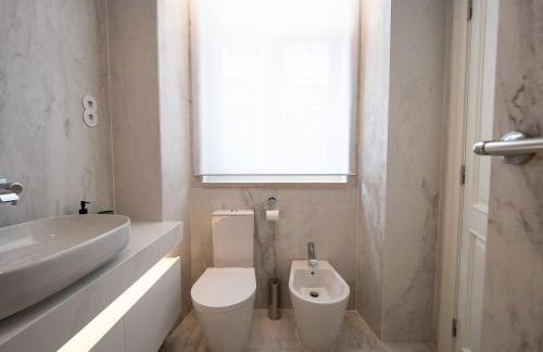 Augusta 229-5E-City Center Apt- Balcony & Elevator - Photo 15