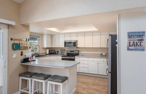 Edgewater Paradise HotTub Private Dock & Game Room - Foto 8