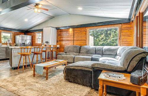 Lake Escape with Hot Tub and Docks in Hope! - Foto 4