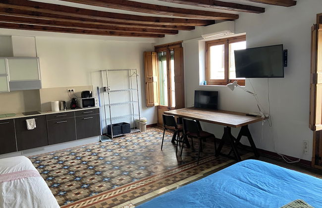 Lovely 2-bed Apartment in Barcelonas Best Location - Photo 6