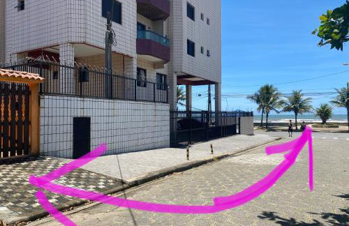 Casa pé na areia 50 metros do mar próximo a Plataforma de Pesca e Feirinha de Artesanato ótimo lugar para relaxar com a família - Foto 1