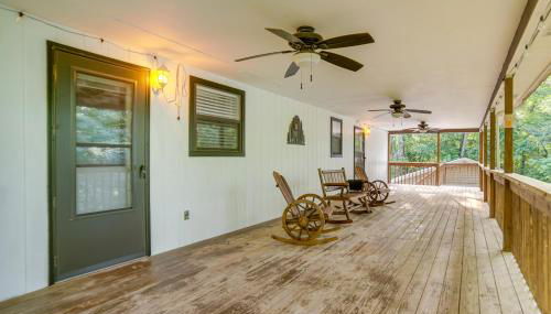 Kodak Getaway with Covered Decks and Game Room! - Foto 3