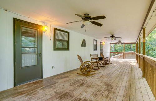 Kodak Getaway with Covered Decks and Game Room! - Foto 3