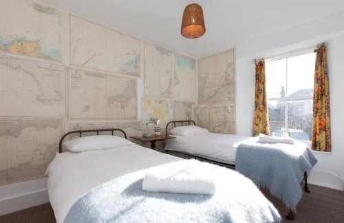 Janies Cottage~ Mousehole~Eclectic Interiors & Vintage Charm - Photo 9