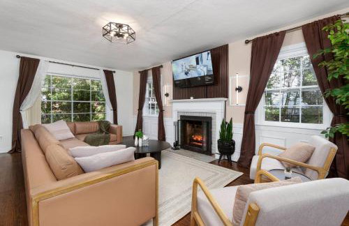 Exclusive Lux Home Near Town • Game Rm • Gym • 4BR - Photo 1