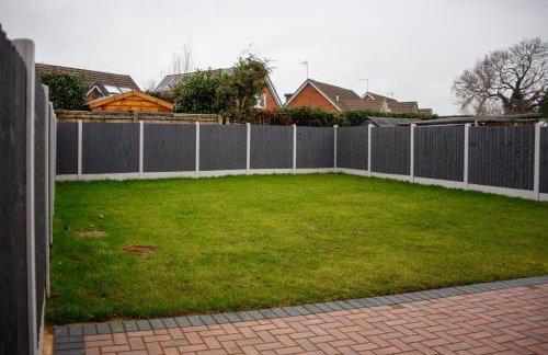 6 BR 3 Bath Spacious Tudor House & Free Parking - Foto 61