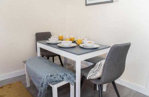 Lovely 2-bedroom Seaside Retreat with Free Parking - Foto 15