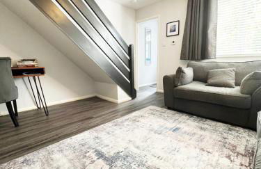 Townhouse in Derby - Photo 3