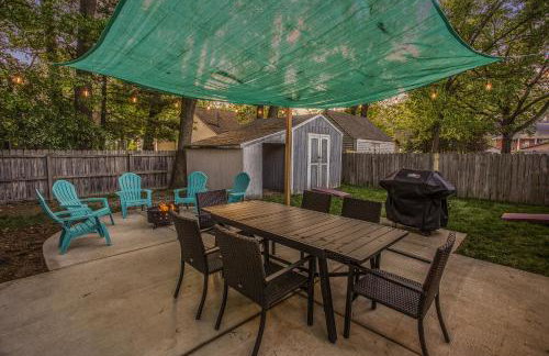 ATLAS - Whole House - 5BR 2BA - Hot Tub - Game Rooms - Theater - Fenced Backyard - Foto 38