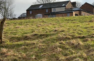 The Tack Store, Modern 3 Bed, 6 person, Barn in a Rural Setting with Great Access - Foto 1