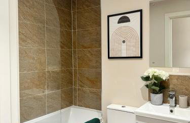 Centrally Located Flat By Ankers Short Term Rental Manchester Perfect for Monthly Stay - Photo 20