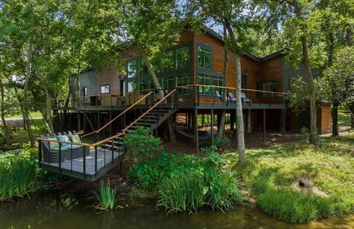 LUX Treehouse on Private Lake next to Lake Conroe with Game room, Paddleboards, Lake Views, and more! - Foto 5