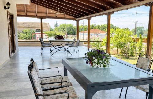 Saltos Village House - Peaceful Poolside Retreat - Foto 9