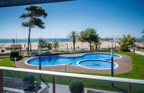 AT021 Apartment with pool in front of the beach - Foto 1