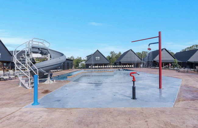 Rocky Shores Retreat - Indoor Pool Open - Photo 32