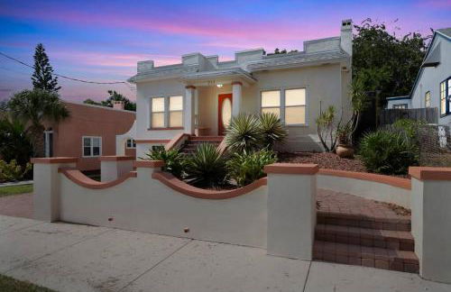 Beautiful Home Steps from the beach + Side Porch - Foto 18