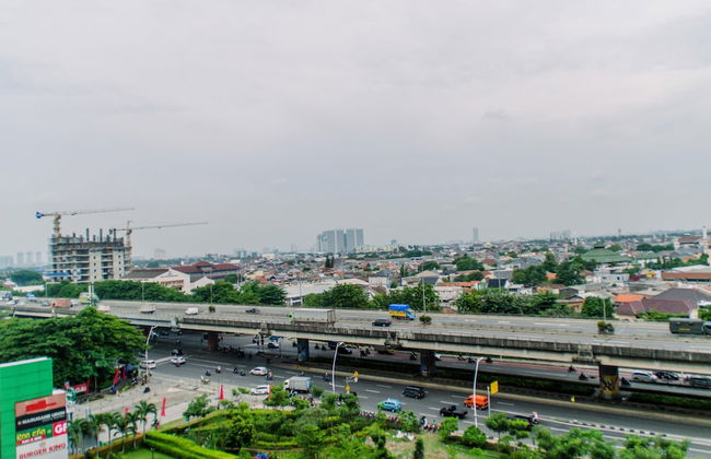 Warm And Cozy 2Br At Green Pramuka City Apartment - Foto 23