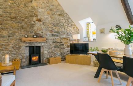 Custom Mews - Photo 9