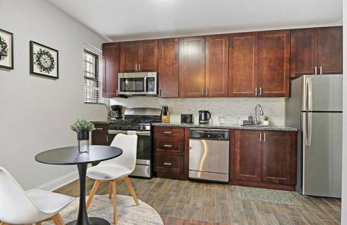 Delightful 1BR Apartment in Ravenswood - Ashland BW - Photo 1