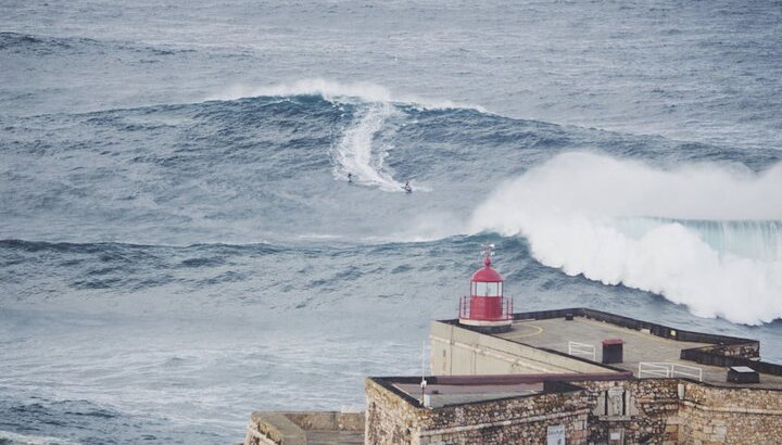 Lisboa: tour de día completo a Fátima, Nazaré y Óbidos - Foto 1, Faro de la Playa Norte, Fuerte de São Miguel Arcanjo