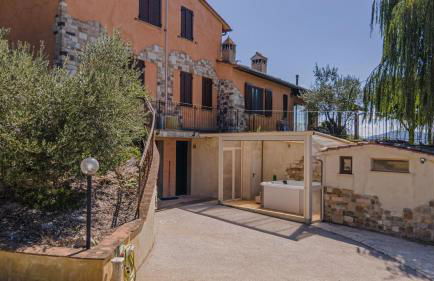 Villa San Lorenzo - Hilltop Villa With Private Pool, Jacuzzi & AirCO - Photo 24