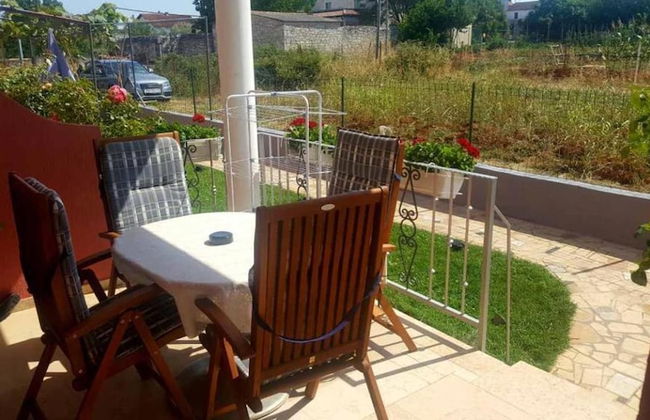Simple Apartment a3 for 5 Guests in Vrvari, Close to the Beach - Photo 9