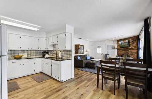 Lake Cabin; Renovated, Flat Lot, Dock, Sandy Beach, Many Games and Lake Toys! - Foto 51