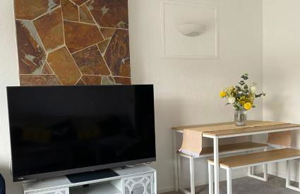 Spacious 2 Bed Village Flat sleeps 4/6 - Photo 5