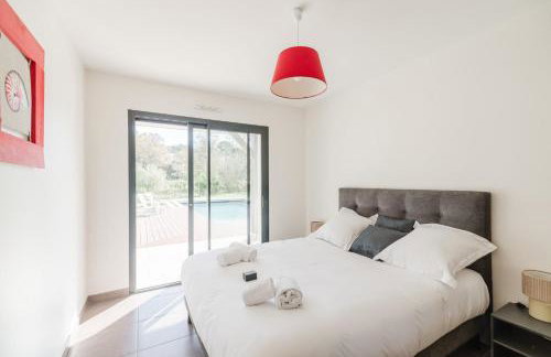 Beautiful contemporary villa 160 m with pool - Foto 15