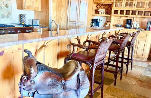 Big Bear Village View Haus is a large pet and kid friendly chalet with hot tub located a short walk to village - Foto 12