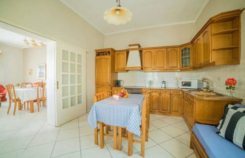 Family House with Garden - Foto 6