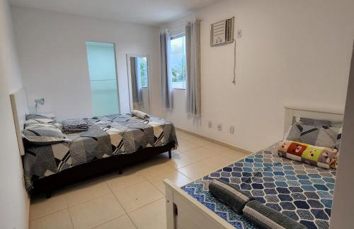 Casa confortável pertinho da praia com garagem e quintal - Foto 17