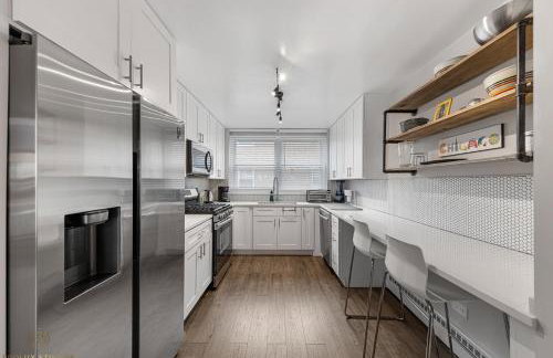 Northside FAMLYNEST Lincoln Sq 4BR 2BA 2P Rare find - Photo 6