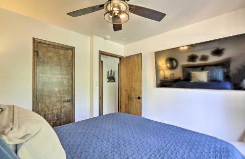 Wraparound Deck and Poker Room Cabin in Munds Park - Foto 17