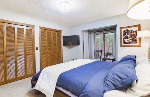 Updated Duplex with Mountain & Filtered Water View - Foto 48