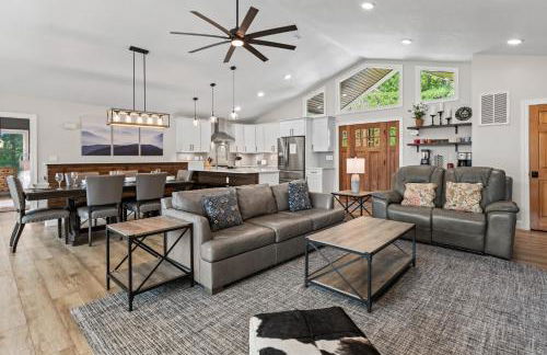 Lakefront Escape Sleep 12 Dock Hot Tub Pool Grill - Foto 6