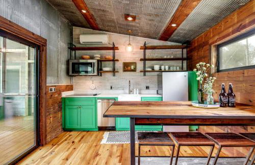 Artisan Cabin with Beautiful Decor and a Classic Fire Pit near Austin, Texas - Foto 6