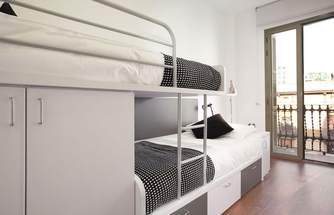 AB Montjuic - Photo 16