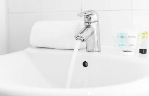 Three Bed House - Parking - Garden - Fast Wi-Fi 19LL - Foto 60