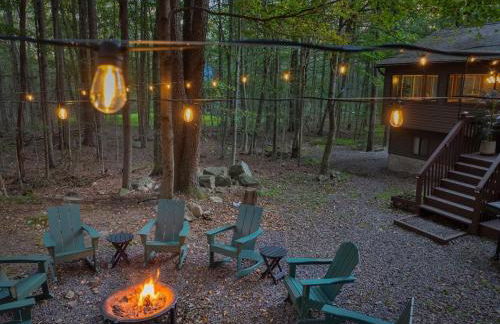 Winter Hideaway - Sled Hill, Hot Tub, Fireplace, Game Room - Foto 77