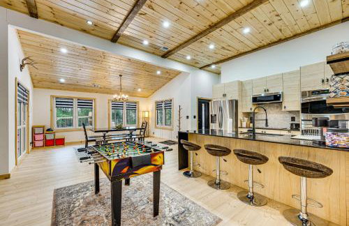 Porch and 1-Acre Yard White Mountains Hideaway - Foto 8