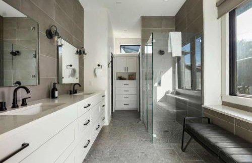 Luxe 3BR Lake Escape - BBQ Firepit & Pickleball - Foto 20