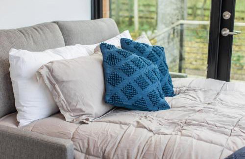 Riverside Tiny Cabin w Hot Tub, Fire Pit, & Kayaks - Foto 14